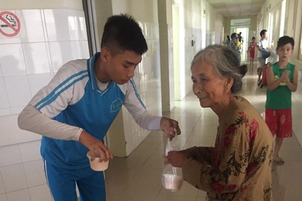 Hoạt động từ thiện trường trung cấp Ý Việt ngày 14/07/2017