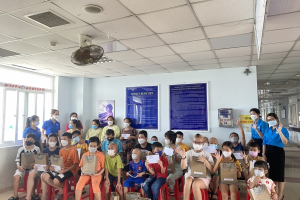 Trường Trung Cấp Ý Việt Vui Tết cùng khoa nhi Bệnh Viện Ung Bướu Đà Nẵng 2023 