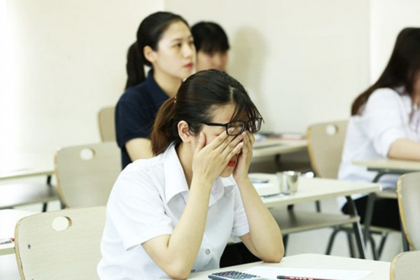 Trượt tốt nghiệp có phải học lại lớp 12 không? Học sinh nên làm gì? 