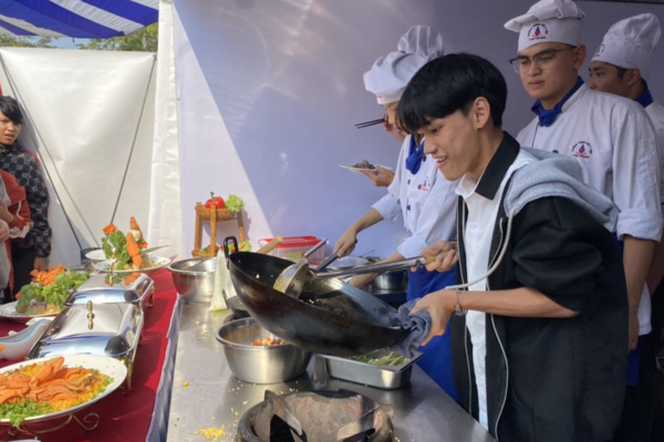 Tư vấn tuyển sinh, giáo dục nghề nghiệp cho 4.500 học sinh ở Đà Nẵng