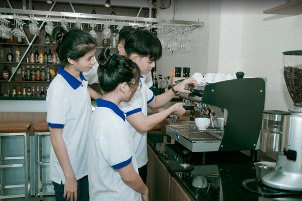 F&B Là Gì? Những bí mật về F&B không ai nói cho bạn biết!