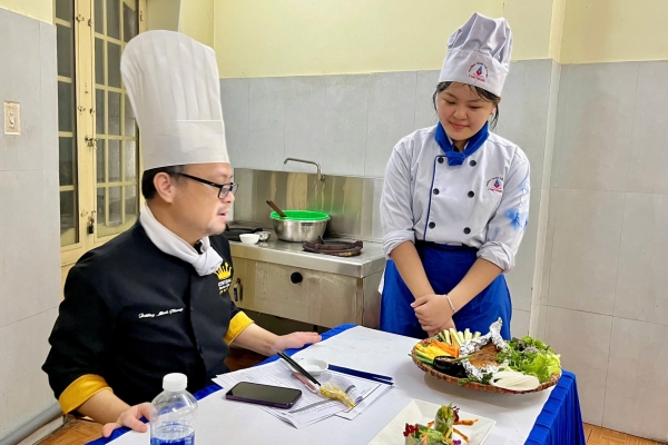 Chinh phục học phần món Việt cùng sinh viên Ý Việt (phần 2)