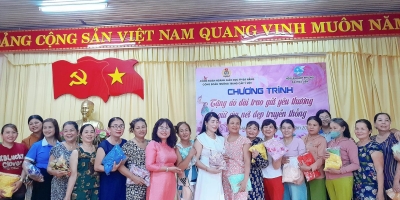 Chương trình trao tặng áo dài nhân ngày phụ nữ Việt Nam 20/10