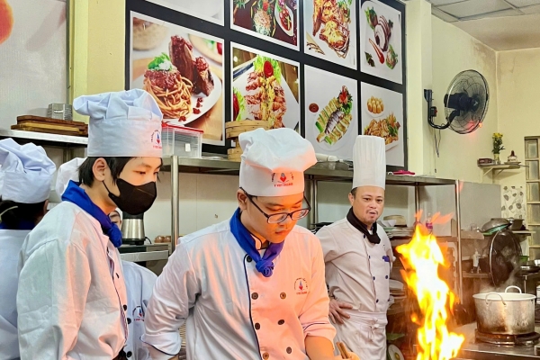 Món bánh mì ốp la xíu mại của sinh viên nhà Ý Việt sẽ như thế nào?