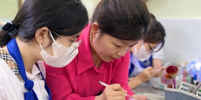 Khóa Học Làm Nail – Sáng Tạo Những Bộ Móng Đẹp Cho Mùa Giáng Sinh