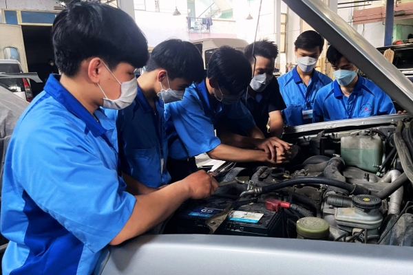 Những thách thức trong ngành sửa chữa ô tô, công nghệ ô tô năm 2025