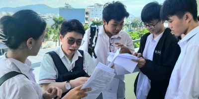 Học sinh học chương trình THPT Trường Trung cấp Ý Việt hoàn thành kỳ thi học kỳ II