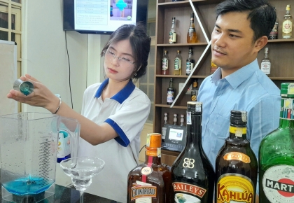 Hè đến rồi, pha một ly cocktail Margarita mát lạnh cùng sinh viên Ý Việt nào!