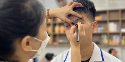 Trải nghiệm học phun thêu lông mày thực tế cùng sinh viên Trường Trung cấp Ý Việt