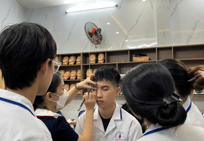 Nghề Phun Thêu Chân Mày: Nghề Hot Không Chỉ Dành Riêng Cho Nữ