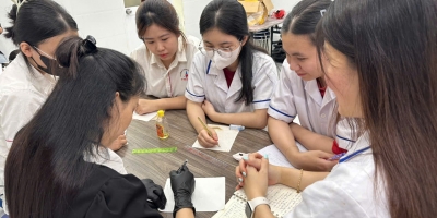 Trải nghiệm buổi học phun môi thẩm mỹ tại Trường Trung cấp Ý Việt