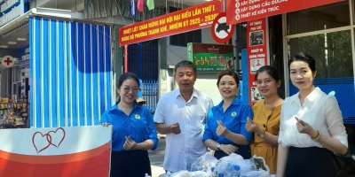 Trao gửi yêu thương qua 100 phần quà “0 đồng” từ Công đoàn Trường Trung cấp Ý Việt