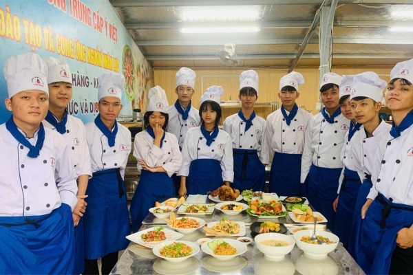 Học sinh – Sinh viên Ngành Chế Biến Món Ăn Cơ Sở 4 Hoàn Thành Kỳ Thi Chuyên Đề Món Việt