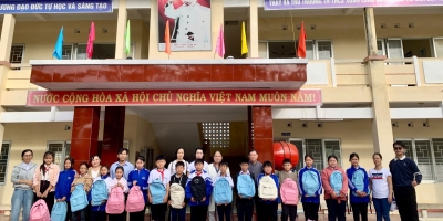 Trường Trung cấp Ý Việt mang yêu thương đến với điểm Trường Tiểu học và THCS Xuân Long Trường Trung cấp Ý Việt mang yêu thương đến với điểm Trường Tiểu học và THCS Xuân Long