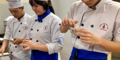 Trải nghiệm buổi học nghề bánh Chocolate Lava đầy cảm hứng