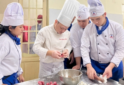 Học nghề nấu ăn tại Ý Việt: Trải nghiệm thực hành món Há Cảo ẩm thực Trung Hoa