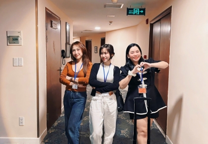 Sinh viên Ý Việt tham gia thực hành trang điểm tại các sự kiện thực tế