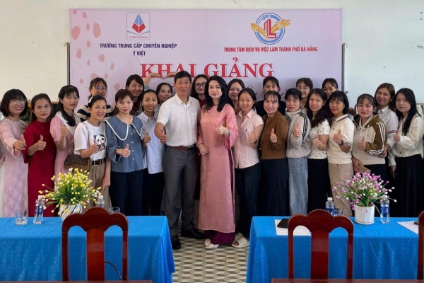 Rộn ràng sau Tết, Tam Kỳ chào đón lớp học trang điểm sơ cấp đầu xuân Bính Ngọ