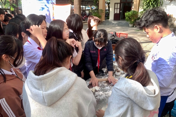 Trường Trung cấp Ý Việt mang trải nghiệm nghề nghiệp đến THCS Đỗ Đăng Tuyển – Khơi mở định hướng tương lai cho học sinh ngay từ bậc THCS