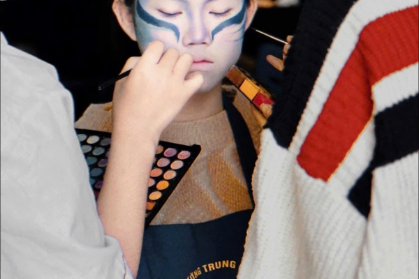 Học sinh K24 cosplay nhân vật ấn tượng đã phần nào cho thấy sức hút đặc biệt của nghề trang điểm