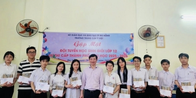 Ý Việt gặp mặt đội tuyển học sinh giỏi lớp 12 trước kỳ thi cấp thành phố