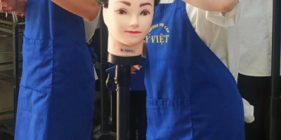 Học nghề cắt tóc tại Ý Việt chú trọng thực hành trên mẫu thật Học nghề cắt tóc tại Ý Việt chú trọng thực hành trên mẫu thật