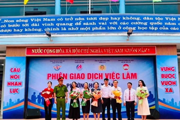 Ý Việt đồng hành cùng học sinh tại Ngày hội Tư vấn nghề nghiệp và Giới thiệu việc làm