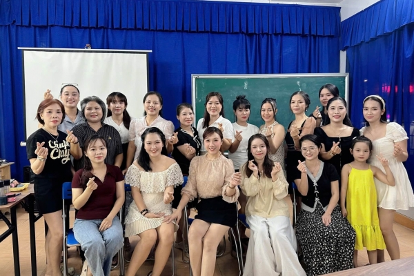 Học nghề trang điểm cơ bản: Học viên nói gì sau khóa học được hỗ trợ 100% học phí?