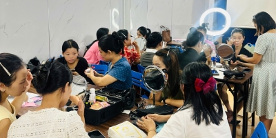 Hơn 80 học viên khai giảng lớp học trang điểm cơ bản 07 và 08 tại Ý Việt