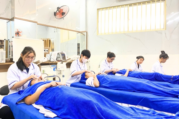 Đi học không mất tiền ra trường có việc làm ngay