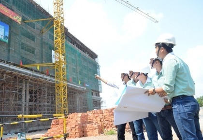 Giám đốc quản lý dự án xây dựng