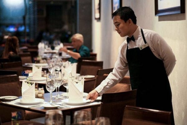 Nghiệp vụ nhà hàng là nghề gì? Mức lương bao nhiêu? 